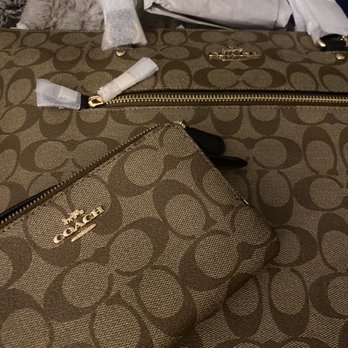 Coach Outlet - Wallet and purse - Accessories Near Me - Deer Park, New York