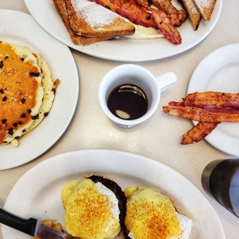 Mitchell's On Main - Spicy Chorizo Benny / Double Play Special - Breakfast & Brunch Near Me - Cromwell, Connecticut