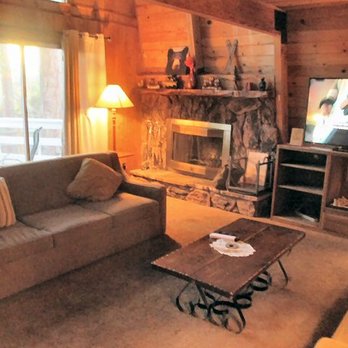 Pine Knot Guest Ranch - Livingroom - Hotels Near Me - Big Bear Lake, California