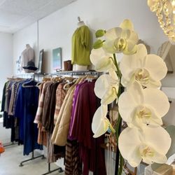 April Blooms Boutique