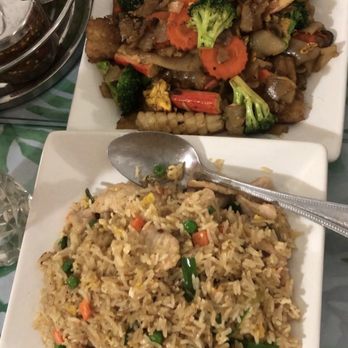 Bangkok Noodles - Fired rice,Pad see ew - Thai Near Me - Cathedral City, California Bangkok Noodles - Fired rice,Pad see ew - Thai Near Me - Cathedral City, California
