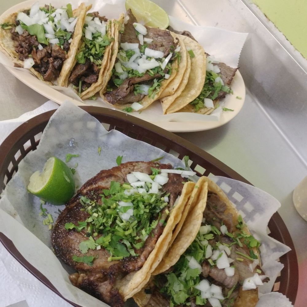 Lomo, cecina, carnitas, carne asada tacos