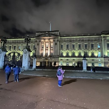 Buckingham Palace - Landmarks & Historical Buildings Near Me - London, XGL