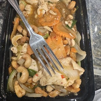 Tahn Thai - Cashew Chicken Stir-Fry - Thai Near Me - McKinney, Texas Tahn Thai - Cashew Chicken Stir-Fry - Thai Near Me - McKinney, Texas