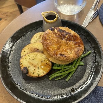 Mash Tun - Venison bourguignon pie - Pubs Near Me - Aberlour, MRY