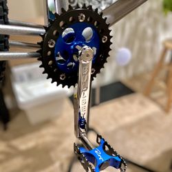 Severed Metal - Powdercoat at the chain ring and pedal cage black