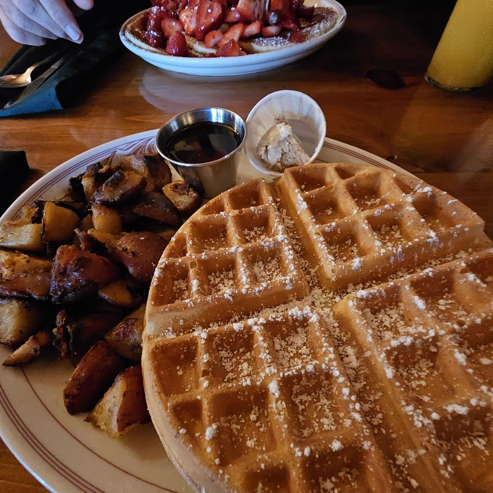 Flapjack Pete's - Waffle with home fries - Breakfast & Brunch Near Me - Lake George, New York