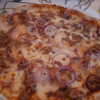 Piola - ton baligi ve soganli pizza - Italian Near Me - Istanbul, 34