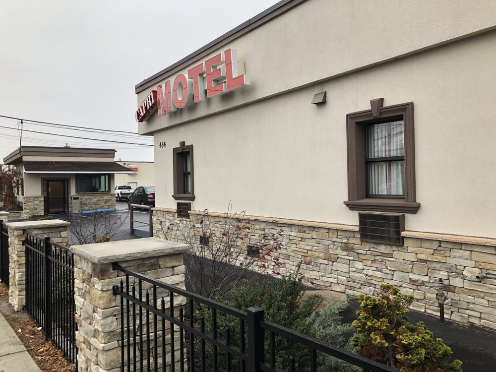 CAPRI MOTOR INN CLOSED Updated June 2024 11 Reviews 434