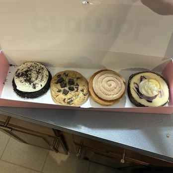 Crumbl - Sylvania - Oreo , chocolate chip, churro and lemon blueberry cheesecake - Bakeries Near Me - Toledo, Ohio Crumbl - Sylvania - Oreo , chocolate chip, churro and lemon blueberry cheesecake - Bakeries Near Me - Toledo, Ohio