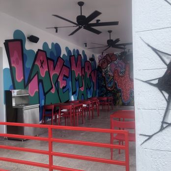 Dave's Hot Chicken - Outside Seating - Chicken Shop Near Me - Lake Mary, Florida