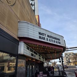 Uptown Theater - The outside of the theater (marquee even shows 6pm for start time)