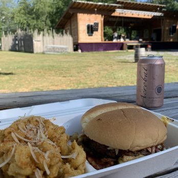 The Wicked Vegans - Pineapple bbq burger and mac - Food Trucks Near Me The Wicked Vegans - Pineapple bbq burger and mac - Food Trucks Near Me
