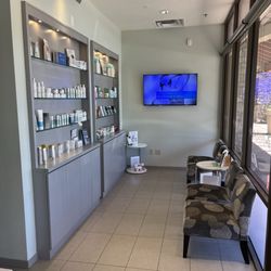 Pure Vanity - Waiting area