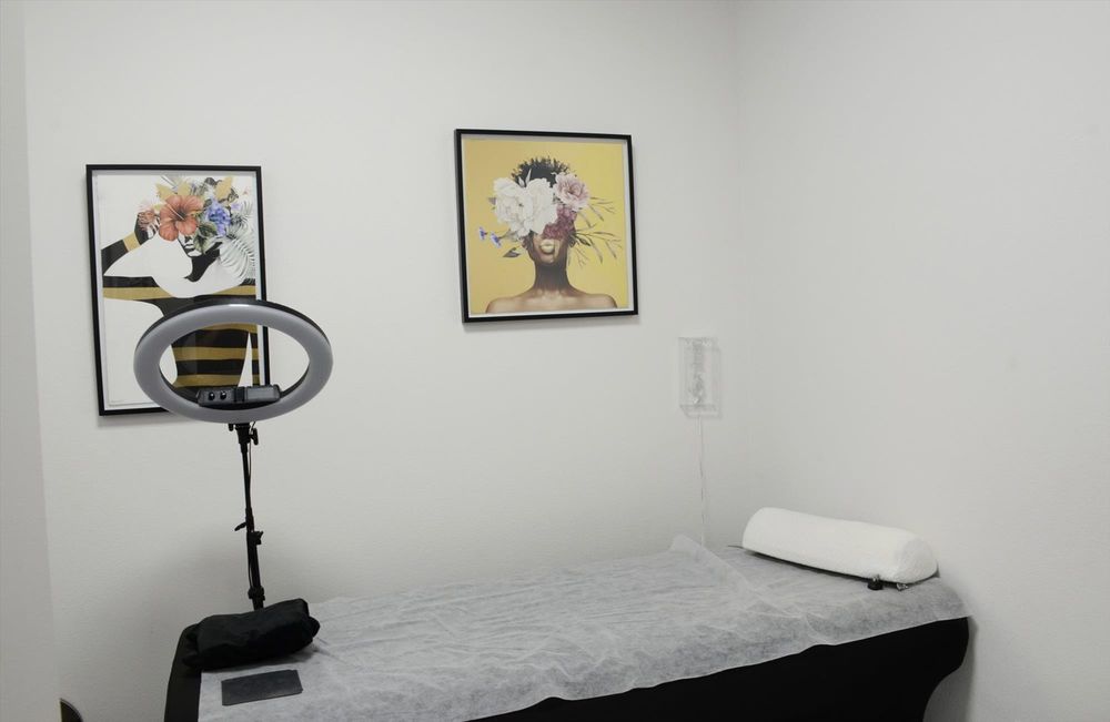 Top Shelf Salon And Tan Image