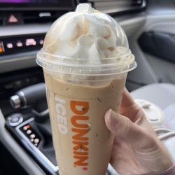 Dunkin' - White chocolate iced signature latte