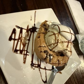 Harlem Tavern - Chocolate chip lava cake - Pubs Near Me - New York, New York Harlem Tavern - Chocolate chip lava cake - Pubs Near Me - New York, New York