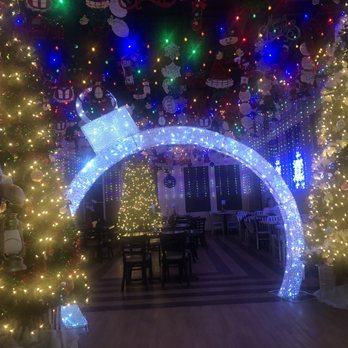 Main Street Cafe & Bakery - Christmas decor - Cafes Near Me - Ankeny, Iowa