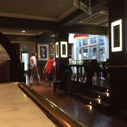 Scotts Bar & Brasserie - Dark wood ambiance