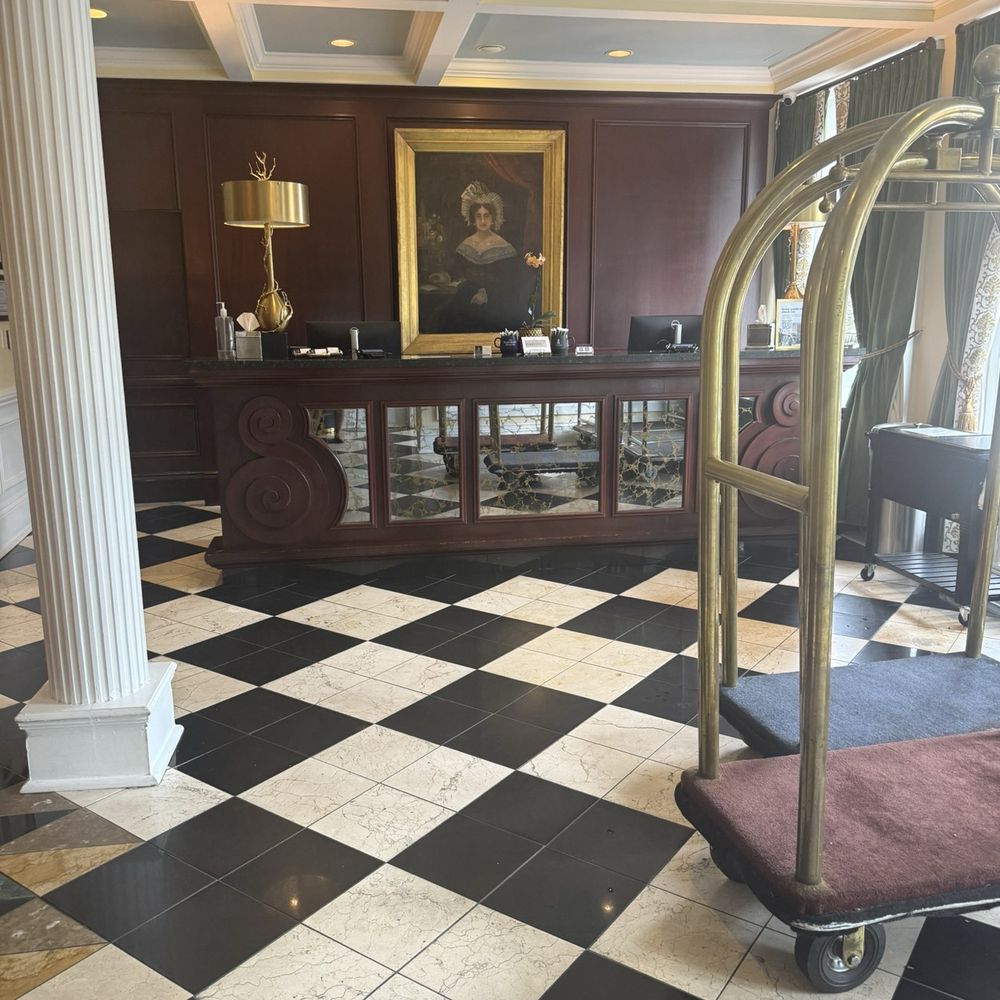 The Marshall House - Lobby - Hotels Near Me - Savannah, Georgia