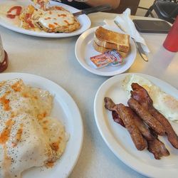 Cattlemen's Cafe - Good food and great friendly service ... Makes you feel at home ...