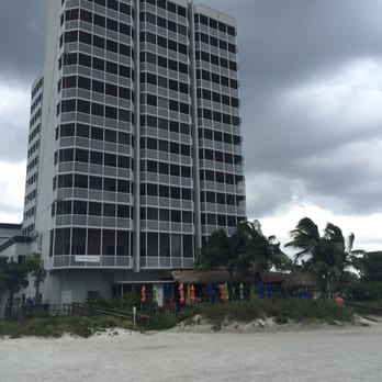 DiamondHead Beach Resort - Stormy weather means clear the beach!!! - Hotels Near Me - Fort Myers Beach, Florida DiamondHead Beach Resort - Stormy weather means clear the beach!!! - Hotels Near Me - Fort Myers Beach, Florida