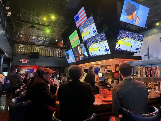 Q's Billiard Club & Restaurant by null