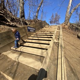 Has a small boat launch Has a small boat launch