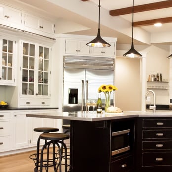 Cameo Kitchens - a large kitchen with a center island - General Contractors Near Me - Falls Church, Virginia Cameo Kitchens - a large kitchen with a center island - General Contractors Near Me - Falls Church, Virginia