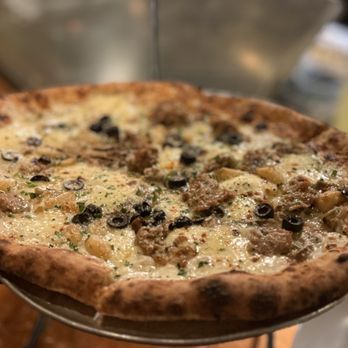 Glen Ellen Star - Sausage White Pie - New American Near Me - Glen Ellen, California Glen Ellen Star - Sausage White Pie - New American Near Me - Glen Ellen, California