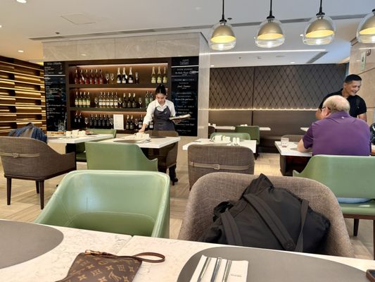 Manila Marriott Hotel at Newport World Resorts by null