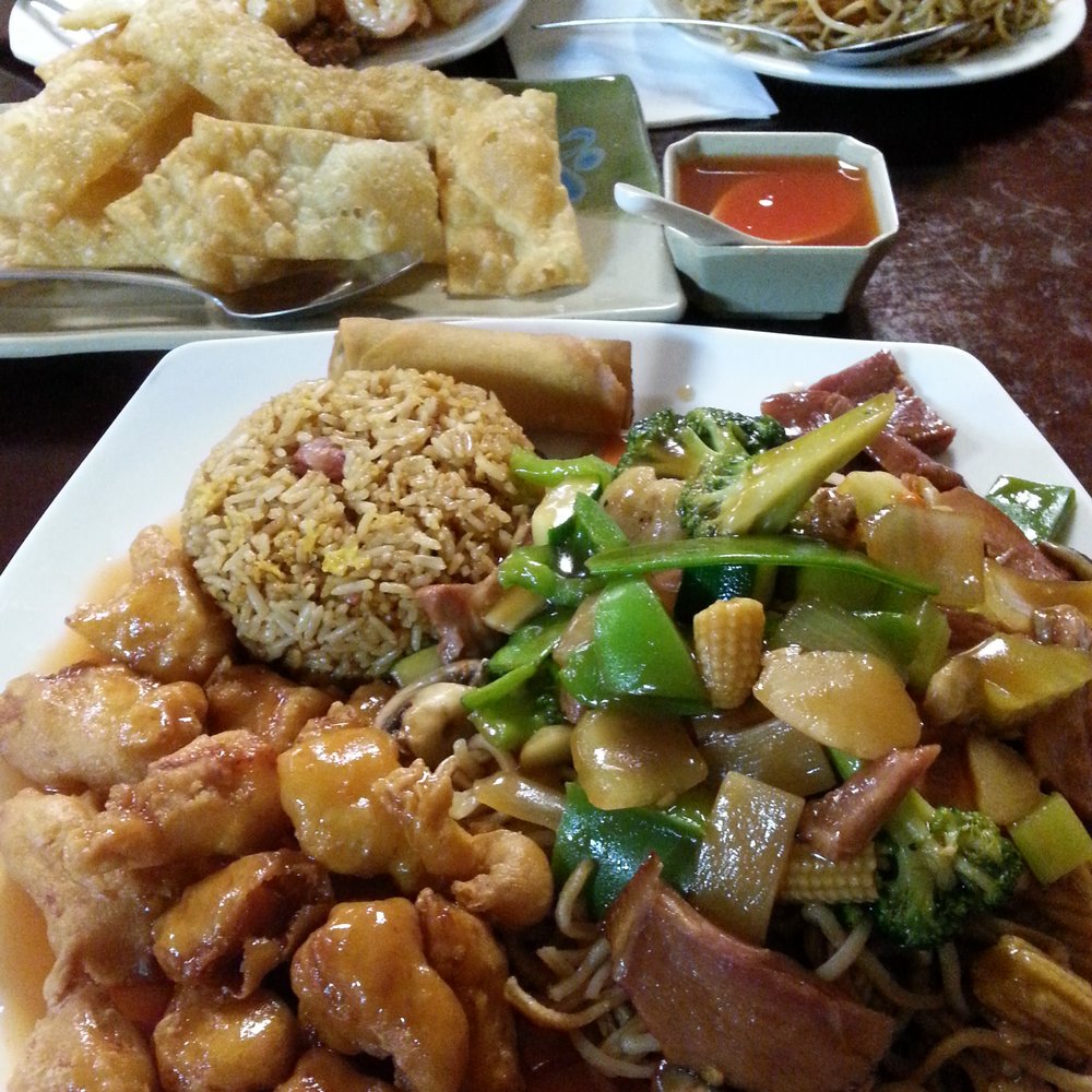 Lee Kitchen - Dinner #3, side of wontons & walnut shrimps. - Chinese Near Me - Madera, California
