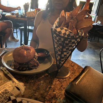 Spade And Spatula - Having a great dinner - Gastropubs Near Me - Blue Jay, California