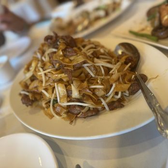 Mr. Chopsticks Seafood Restaurant - Beef chow fun - Chinese Near Me - El Monte, California Mr. Chopsticks Seafood Restaurant - Beef chow fun - Chinese Near Me - El Monte, California