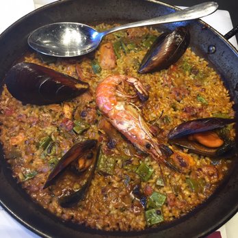 Paella Bar - Catalan Paella - mix of shellfish, chicken and sausage - Spanish Near Me - Barcelona, B Paella Bar - Catalan Paella - mix of shellfish, chicken and sausage - Spanish Near Me - Barcelona, B