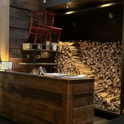 Oven and Shaker - Front desk