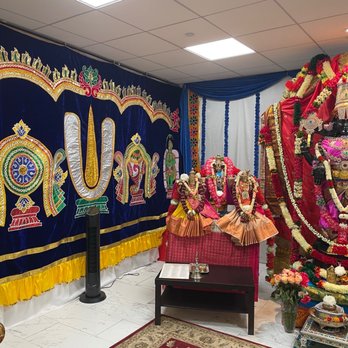 Chicago Kali Bari hindu temple - Lord Balaji Sunday morning abisekam - Hindu Temples Near Me - Glen Ellyn, Illinois