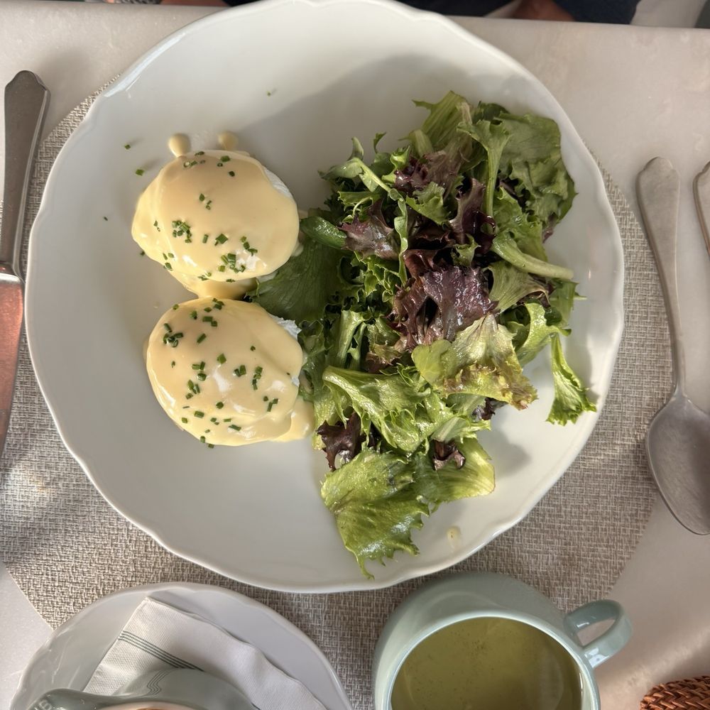 Linnette's - Crabcake Benedict - Southern Near Me - Johns Island, South Carolina Linnette's - Crabcake Benedict - Southern Near Me - Johns Island, South Carolina