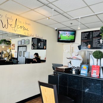 Mr. Breakfast - the interior of a restaurant - Breakfast & Brunch Near Me - Hoffman Estates, Illinois