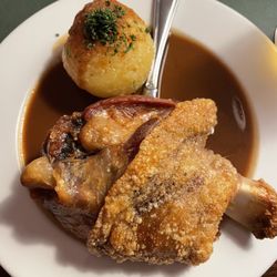 Bräustüberl - Schweinshaxe pork knuckle