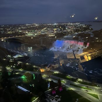 Skylon Tower - Canadian (New) Near Me - Niagara Falls, Ontario