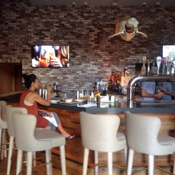 Herringbone Waikiki - Beautiful oyster bar - Seafood Near Me - Honolulu, Hawaii Herringbone Waikiki - Beautiful oyster bar - Seafood Near Me - Honolulu, Hawaii