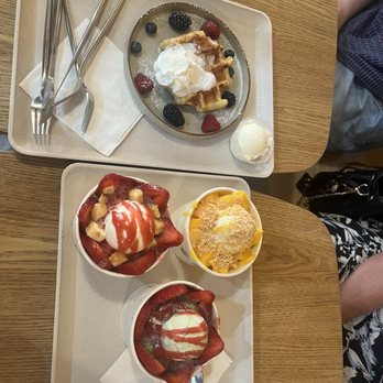 Heybings - Strawberry cheesecake, strawberry matcha, mango, and the liege berry waffle - Desserts Near Me - Costa Mesa, California