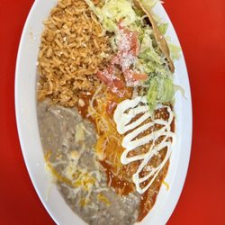 Los Vaqueros - Taco and enchilada plate