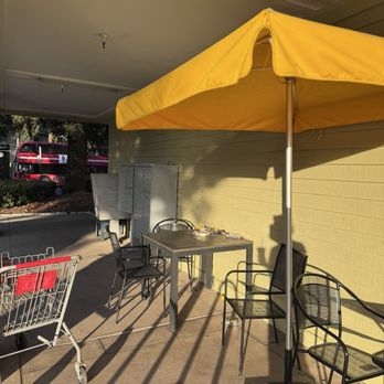Jamba - Trash on table - Juice Bars & Smoothies Near Me - Davis, California Jamba - Trash on table - Juice Bars & Smoothies Near Me - Davis, California