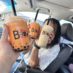 The Boba Lounge - Thai tea with black balls/ kiwi balls & coffee w/Kiwi balls (blended)