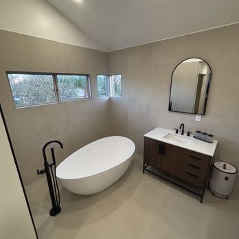 Modern Renovations - Master bedroom bathtub - General Contractors Near Me - Fullerton, California