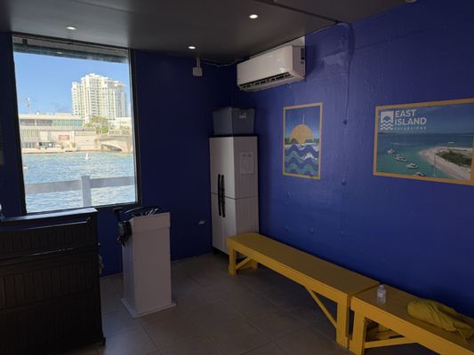 East Island Excursions by null