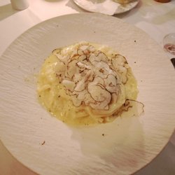 Ristorante Pizzeria Nuova Mirabella - Was da auf meine Pasta gerieben wird, hat weder den Duft noch den Geschmack, der schwarzem Trüffel zugeschrieben wird.