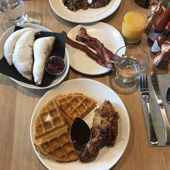 ブラウンシュガーキッチン:カリフォルニア、ウエストオークランドの人気レストラン発 ブラウンシュガーキッチン: BROWN SUGER KITCHEN カリフォルニア